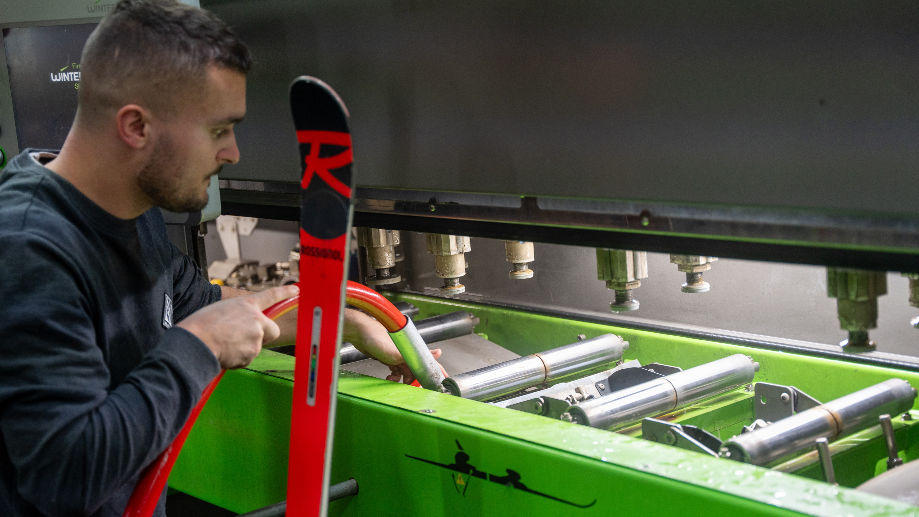 Entretien et réparation ski en atelier à Voiron Entretien et réparation ski en atelier à Voiron